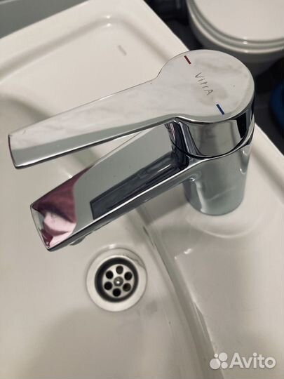 Раковина с тумбой