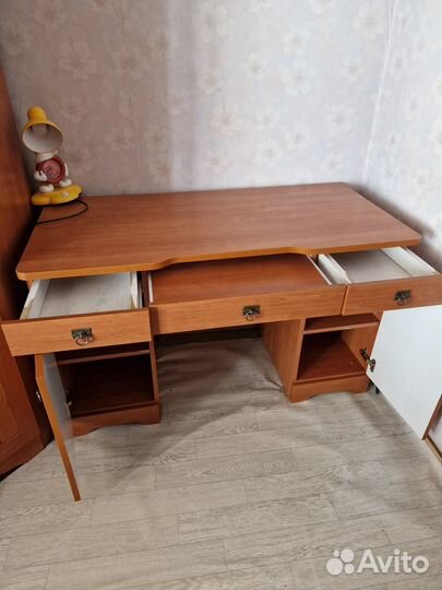 Письменный стол -компьютерный б.у