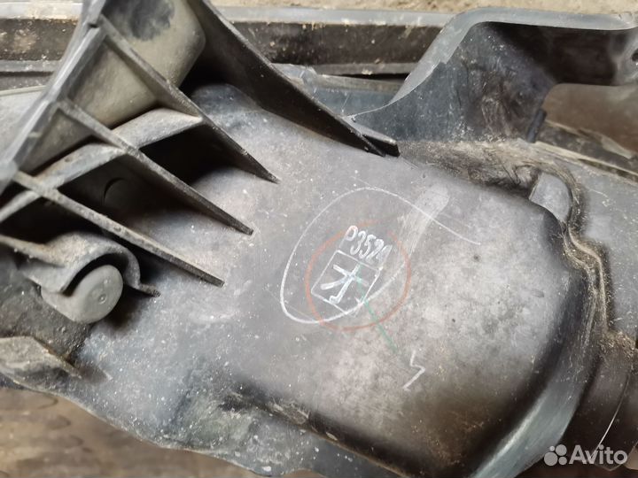 Фара правая на Mitsubishi Lancer 9