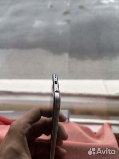 Телефон iPhone 6