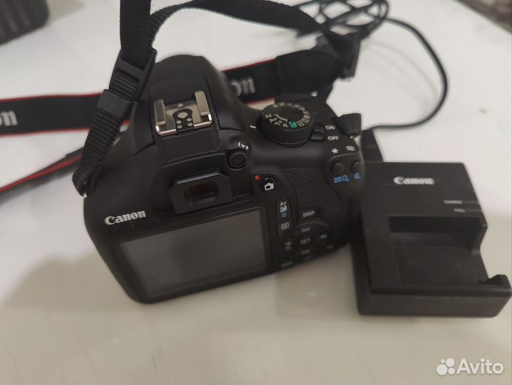 Зеркальный фотоаппарат Canon DS126621 почти новый