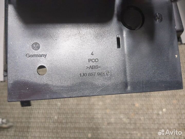 Консоль салона Volkswagen Golf 4, 1999