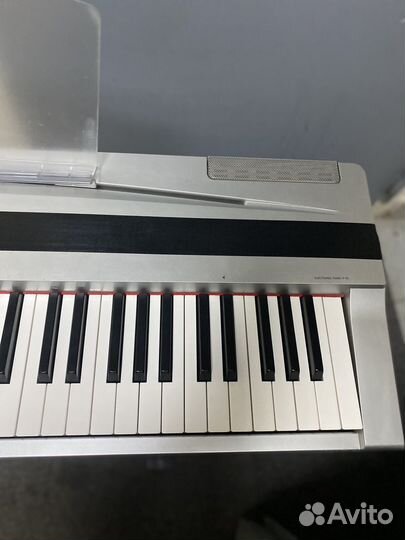 Цифровое пианино yamaha p70 + стойка чехол стул