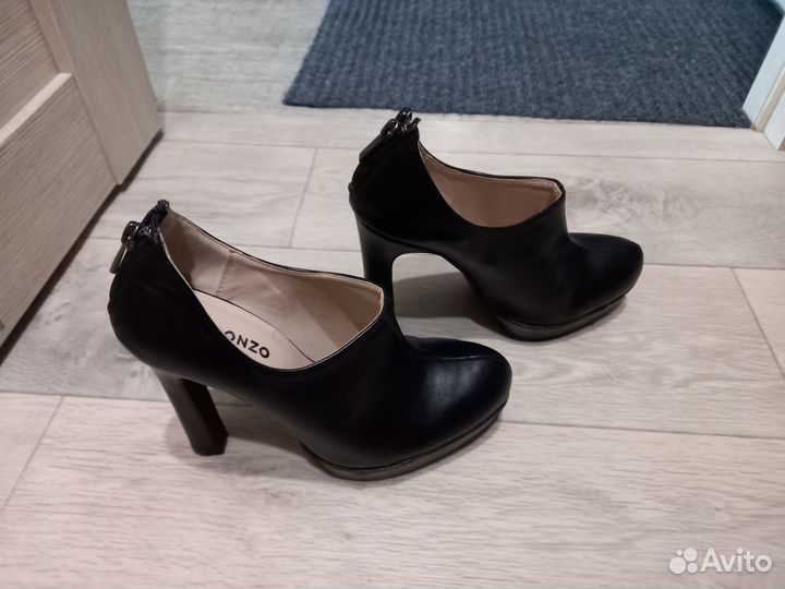 Босоножки разные