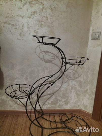 Напольная подставка для цветов