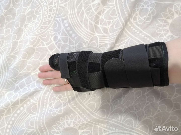 Ортез на лучезапястный с фиксацией пальца