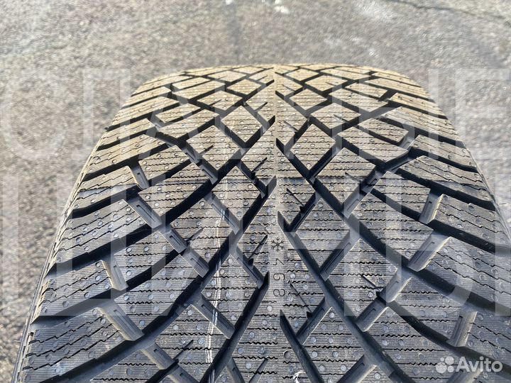 Nokian Tyres Hakkapeliitta R5 SUV 215/60 R17 100R