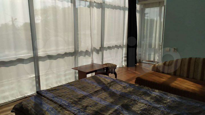 Дом 1000 м² на участке 6 сот.