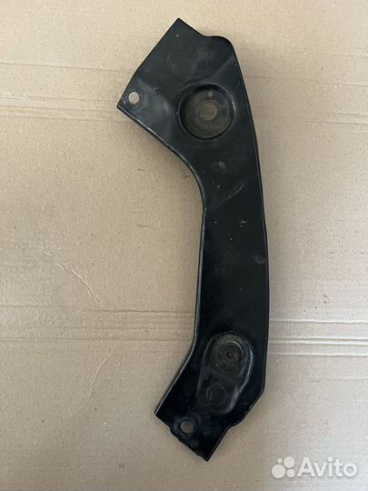 Кронштейн теллевизора правый VW Scirocco