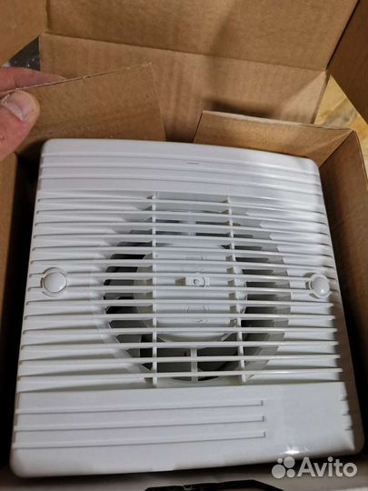 Вентилятор вытяжной 100 мм