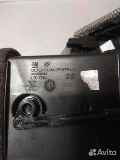 Дефлектор на торпедо левый Chevrolet Cruze