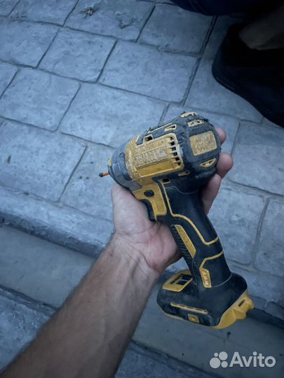 Шуруповерт девольт