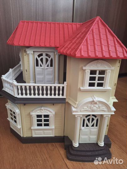 Happy family со зверюшками, мебелью и огородом