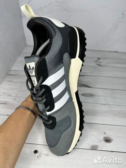 Adidas ZX 700 HD