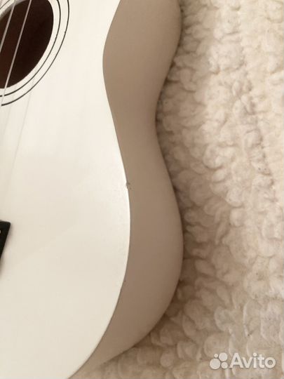 Укулеле белая