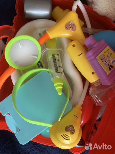 Набор доктора и другие игрушки