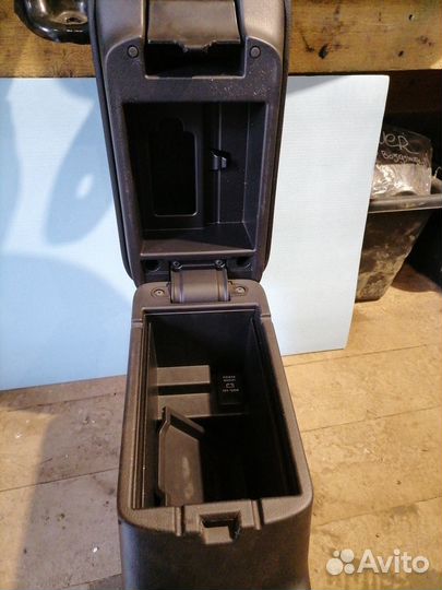 Консоль центральная Mitsubishi Outlander