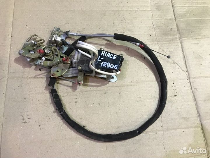 Замок двери левый Toyota Hiace LH178 5L 2004