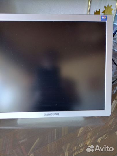 Монитор Samsung syncmaster 770p