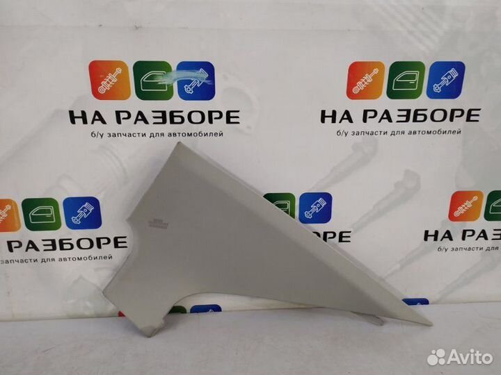 Накладка на стойку внутренняя задняя правая Toyota