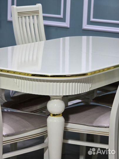 Стол и стулья