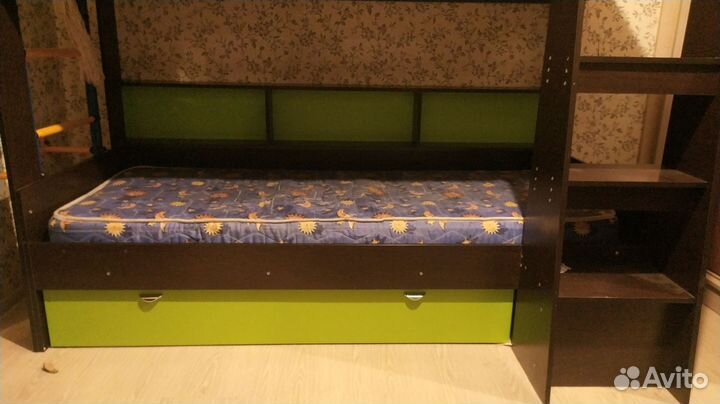 Двухъярусная кровать бу с матрасами