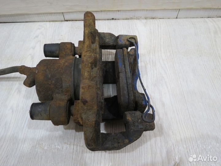 Суппорт тормозной передний Renault Sandero 2