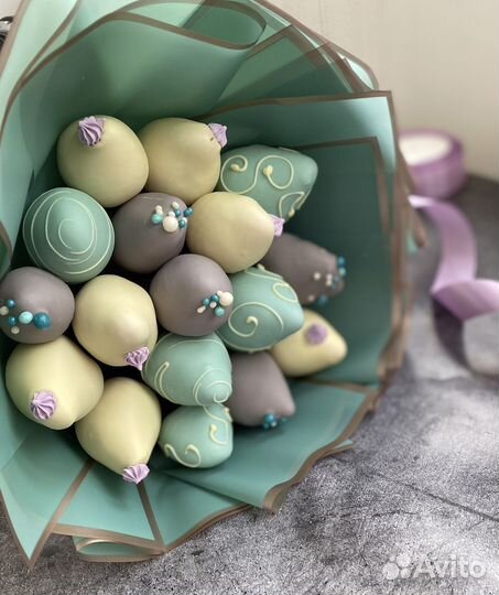 Букеты из клубники в шоколаде, подарочные наборы