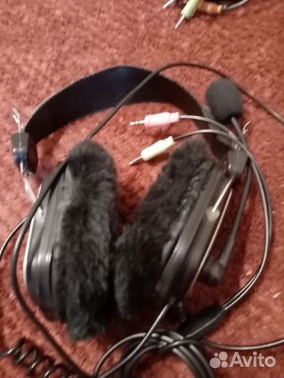 Наушники с микрофоном