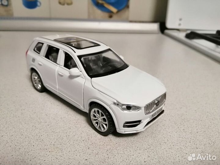 Металлическая машинка Volvo XC90