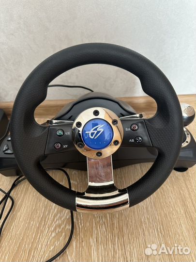 Игровой руль с педалями