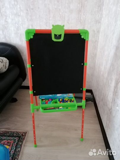 Мольберт и магнитная доска