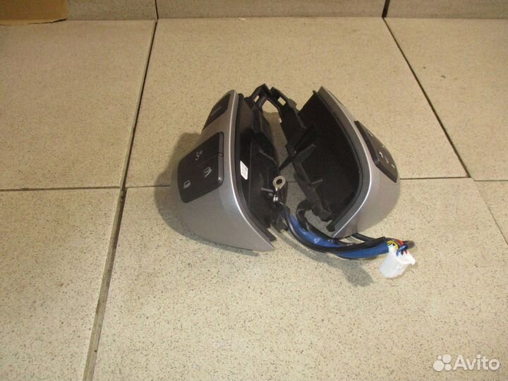 Кнопки в руль Toyota Land Cruiser 200