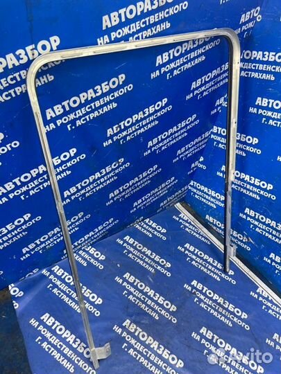 Внутренняя направляющая стекла двери. Scania