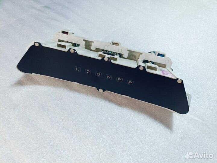 Панель приборов (переключение скоростей) Toyota