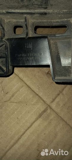 Кожух замка капота Opel Insignia