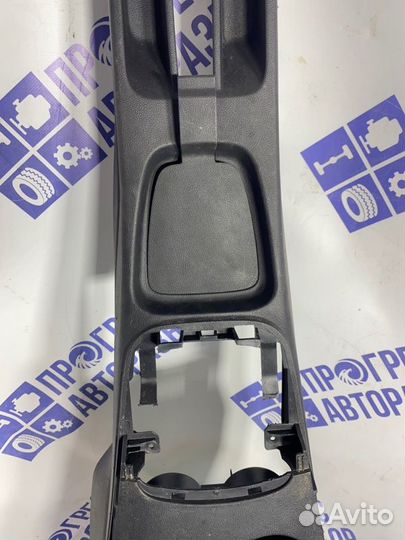 Консоль между сидений Volkswagen Polo седан 1.6