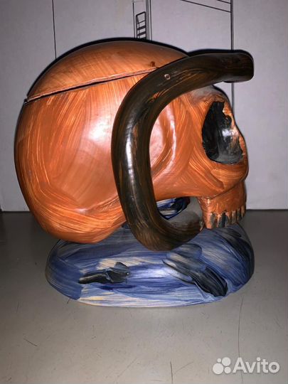 Деревянная шкатулка череп