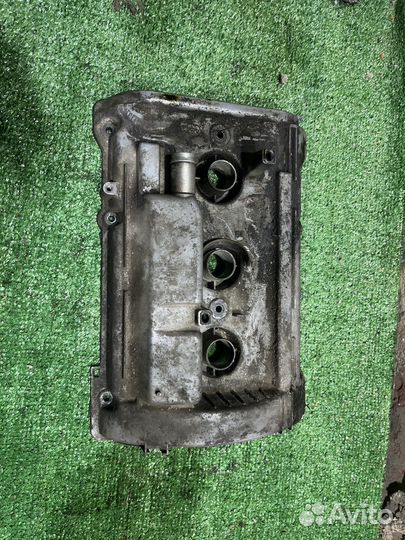 Клапанная крышка Audi V6 2.4-2.8