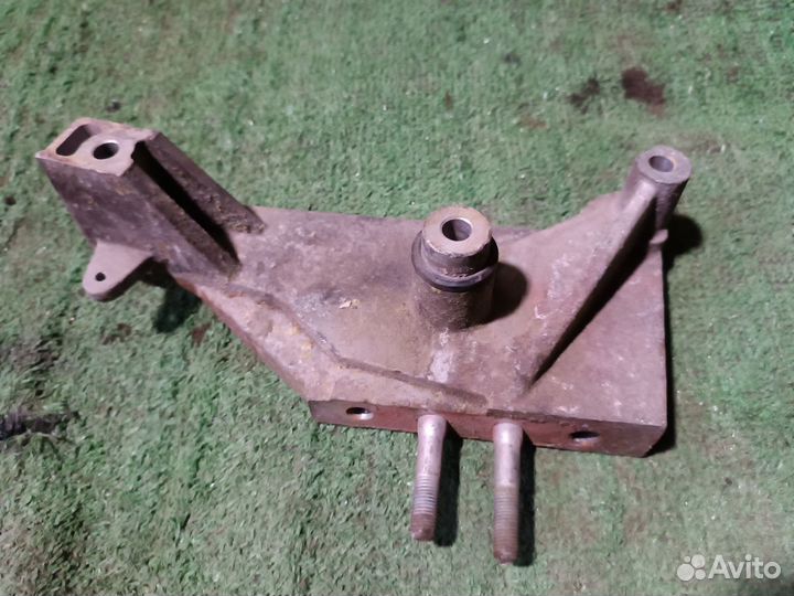Кронштейн опоры двигателя Hyundai Tucson