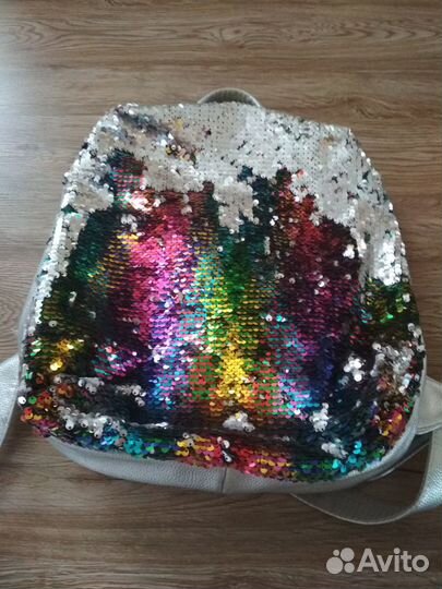 Школьный рюкзак с пайетками