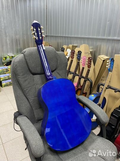 Классическая гитара синяя