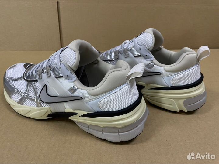 Кроссовки Nike V2K Run White Silver Beige Wmns