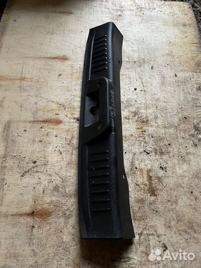 Фиеста 6 мк обшивка накладка замка багажника хэтчб