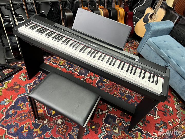 Цифровое фортепиано с банкеткой