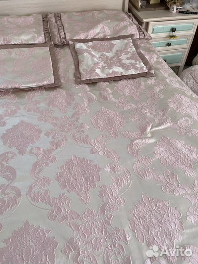 Покрывало и 4 наволочки