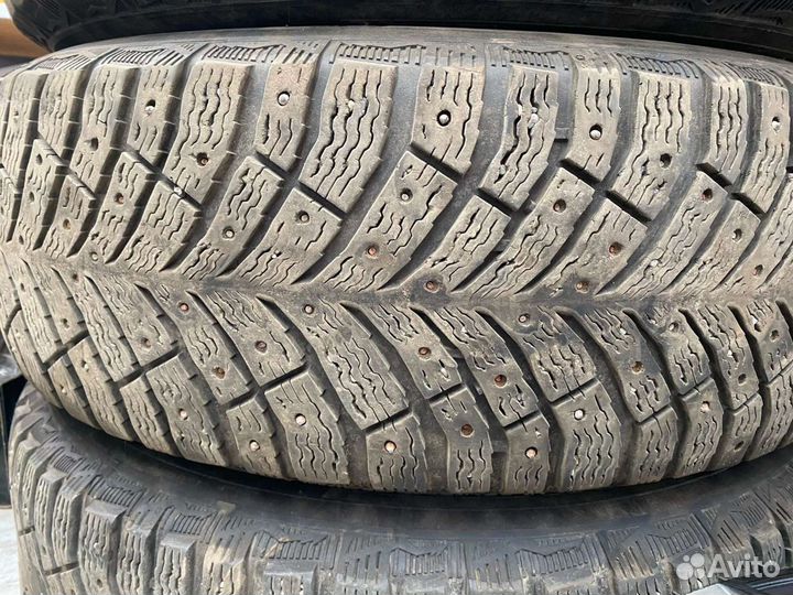 Michelin X-Ice North 4 215/65 R16