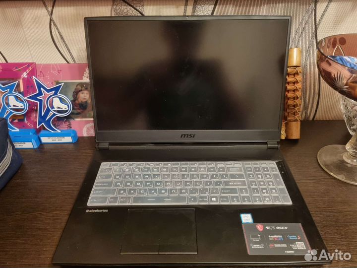 Игровой ноутбук MSI GL75 9SEK