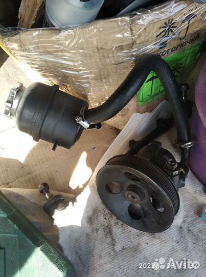 Насос Гура 2.0 2.5 бенз Опель омега б