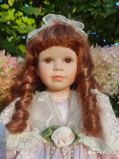 Кукла фарфоровая коллекционная